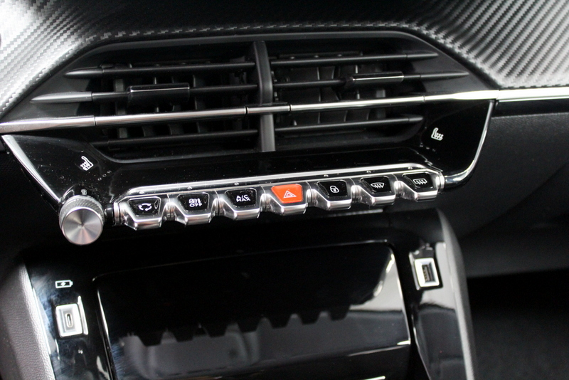 Peugeot 208 Peugeot 208 1.2 PureTech Allure 101PK, RIJKLAAR | DEELS LEER | CARPLAY | CLIMATE CONTROLE | CRUISE CONTROLE | PARKEERSENSOREN