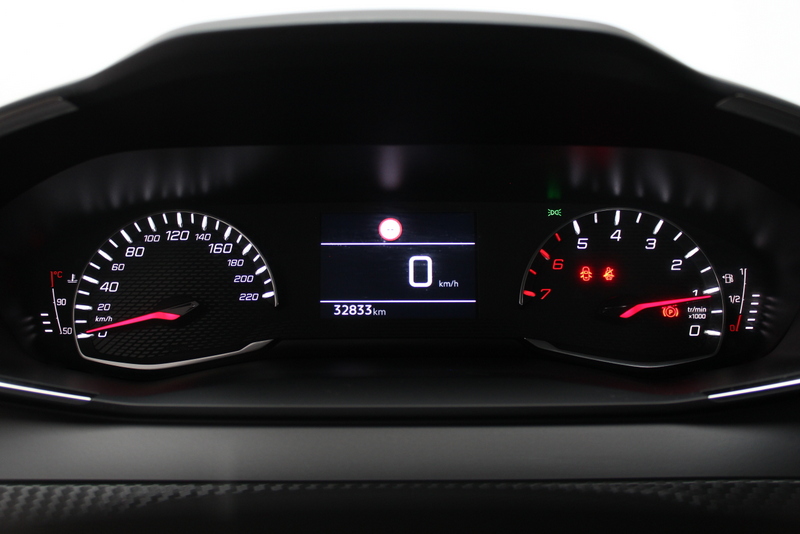 Peugeot 208 Peugeot 208 1.2 PureTech Allure 101PK, RIJKLAAR | DEELS LEER | CARPLAY | CLIMATE CONTROLE | CRUISE CONTROLE | PARKEERSENSOREN