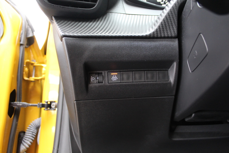 Peugeot 208 Peugeot 208 1.2 PureTech Allure 101PK, RIJKLAAR | DEELS LEER | CARPLAY | CLIMATE CONTROLE | CRUISE CONTROLE | PARKEERSENSOREN