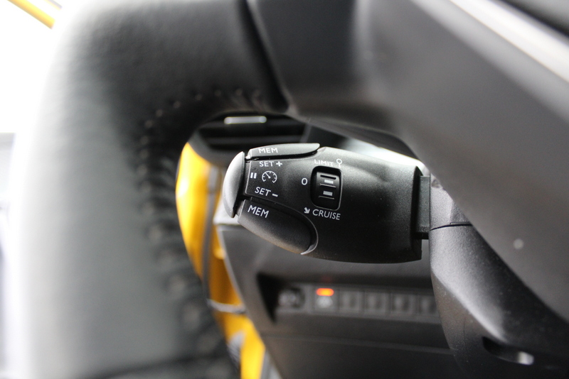 Peugeot 208 Peugeot 208 1.2 PureTech Allure 101PK, RIJKLAAR | DEELS LEER | CARPLAY | CLIMATE CONTROLE | CRUISE CONTROLE | PARKEERSENSOREN