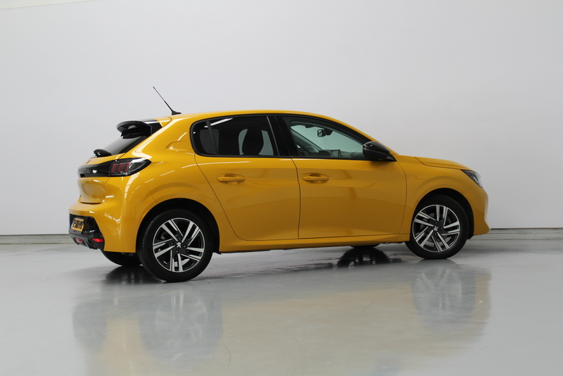 Peugeot 208 Peugeot 208 1.2 PureTech Allure 101PK, RIJKLAAR | DEELS LEER | CARPLAY | CLIMATE CONTROLE | CRUISE CONTROLE | PARKEERSENSOREN