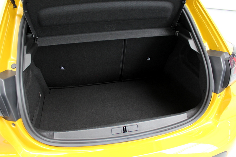Peugeot 208 Peugeot 208 1.2 PureTech Allure 101PK, RIJKLAAR | DEELS LEER | CARPLAY | CLIMATE CONTROLE | CRUISE CONTROLE | PARKEERSENSOREN