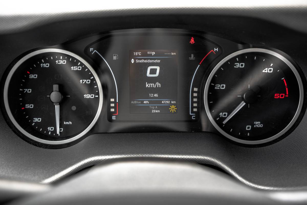 Iveco Daily Iveco Daily 35S18 175 PK 3.0 Liter! | Automaat | 3.500 KG trekgewicht | Camera | Cruise | Airco | Trekhaak | 3-Zits
