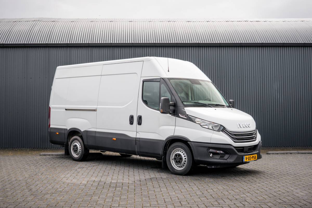 Iveco Daily Iveco Daily 35S18 175 PK 3.0 Liter! | Automaat | 3.500 KG trekgewicht | Camera | Cruise | Airco | Trekhaak | 3-Zits