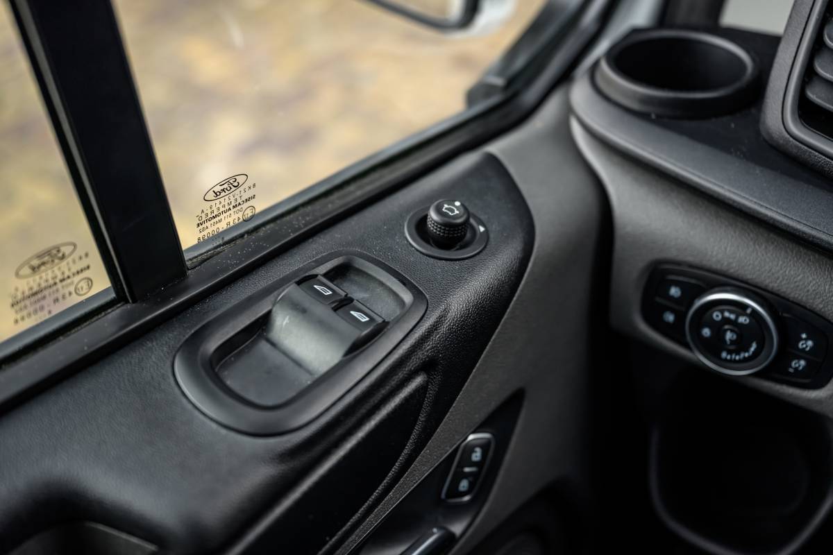 Ford Transit Custom Ford Transit Custom 300 2.0 TDCI L2H1 Trend DC|6 ZITS|PDC|CRUISE
