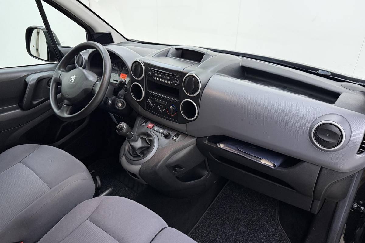Peugeot Partner Peugeot Partner 120 1.6 HDi 75 L1 XR | Trekhaak | Airco | Centrale deurvergrendeling | Twee-zits bijrijdersbank | Nette auto