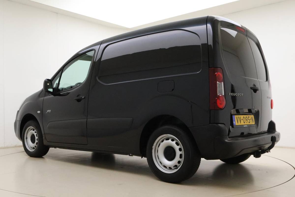 Peugeot Partner Peugeot Partner 120 1.6 HDi 75 L1 XR | Trekhaak | Airco | Centrale deurvergrendeling | Twee-zits bijrijdersbank | Nette auto