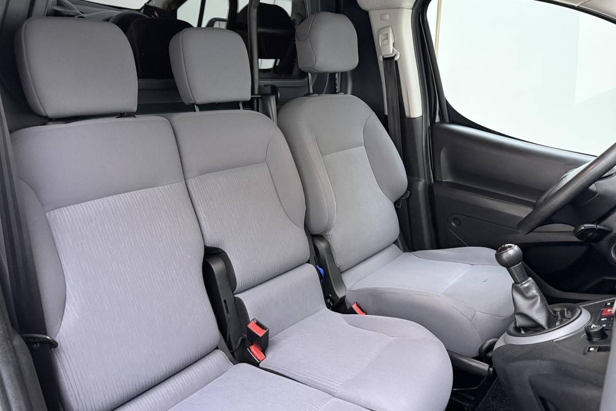 Peugeot Partner Peugeot Partner 120 1.6 HDi 75 L1 XR | Trekhaak | Airco | Centrale deurvergrendeling | Twee-zits bijrijdersbank | Nette auto