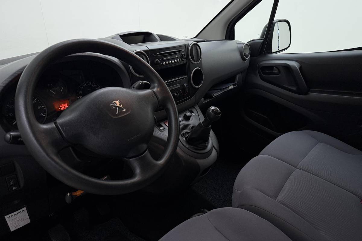 Peugeot Partner Peugeot Partner 120 1.6 HDi 75 L1 XR | Trekhaak | Airco | Centrale deurvergrendeling | Twee-zits bijrijdersbank | Nette auto