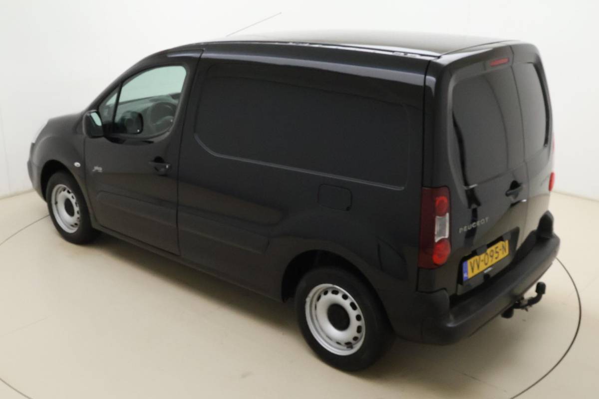 Peugeot Partner Peugeot Partner 120 1.6 HDi 75 L1 XR | Trekhaak | Airco | Centrale deurvergrendeling | Twee-zits bijrijdersbank | Nette auto