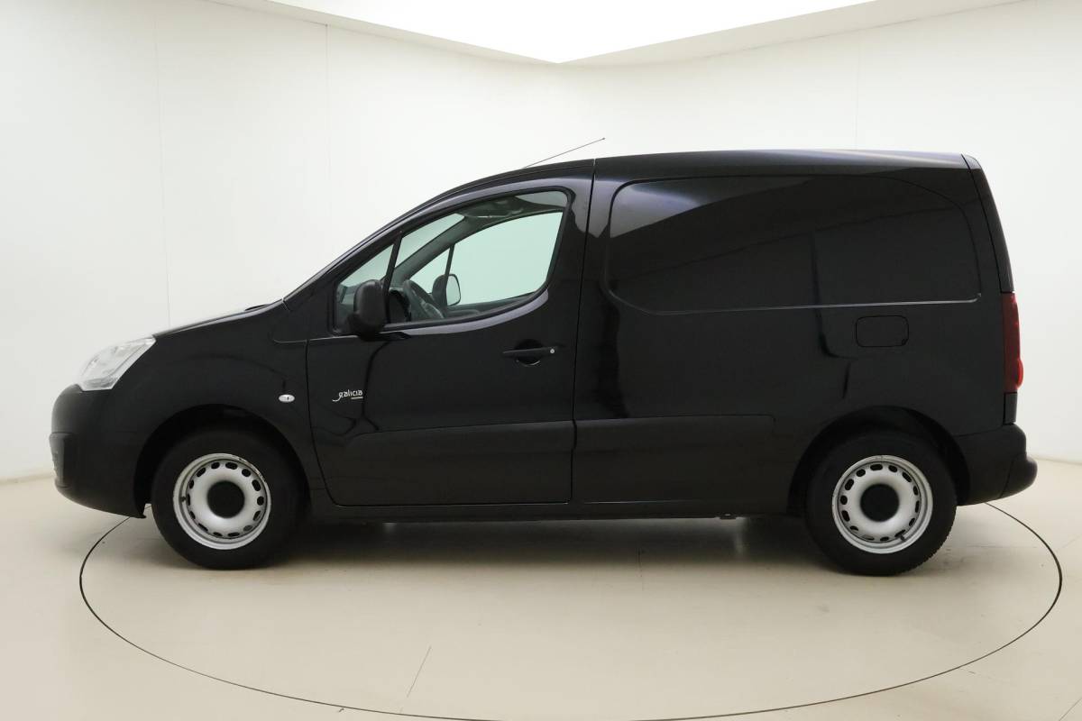 Peugeot Partner Peugeot Partner 120 1.6 HDi 75 L1 XR | Trekhaak | Airco | Centrale deurvergrendeling | Twee-zits bijrijdersbank | Nette auto