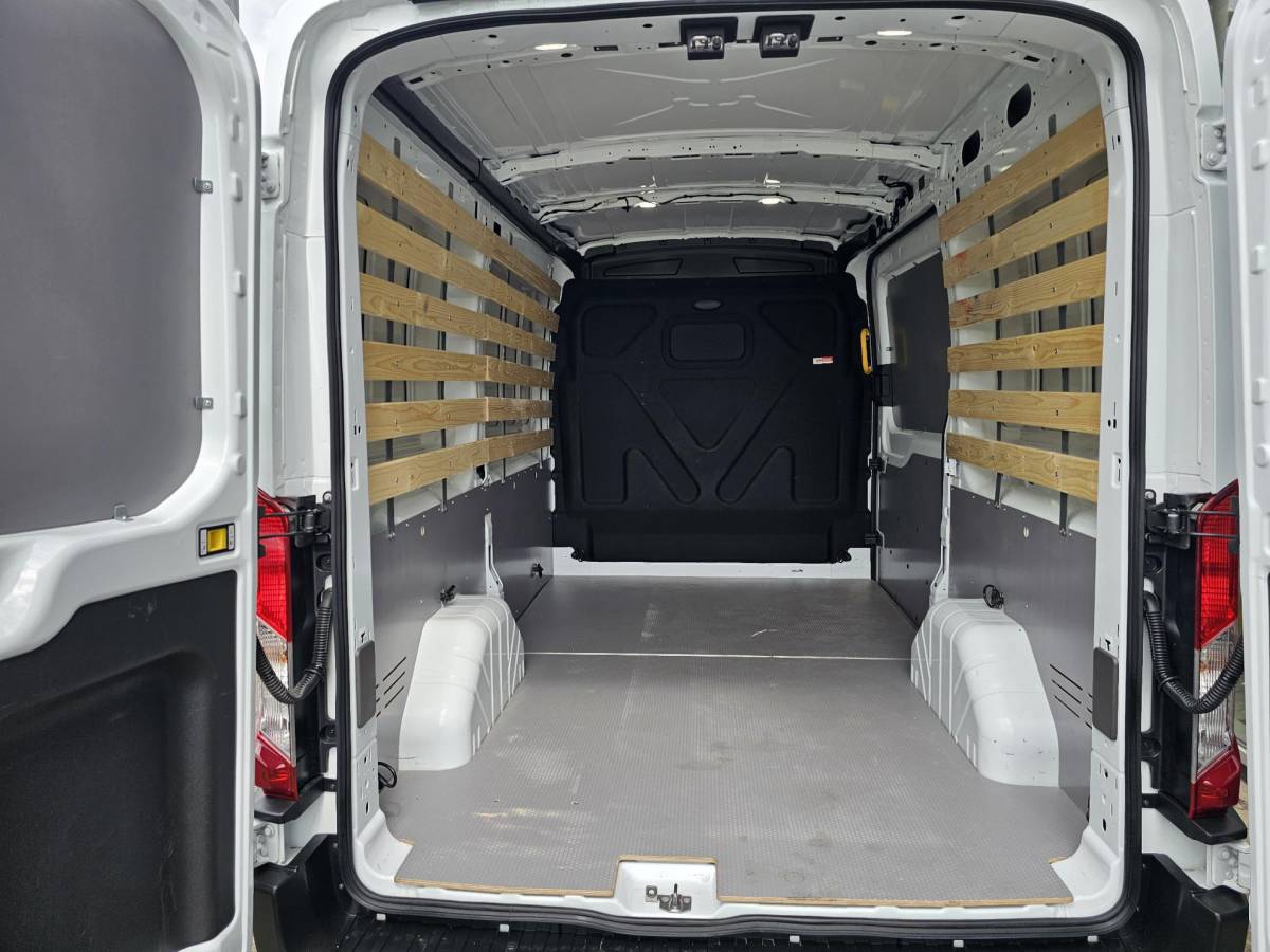 Ford Transit Ford Transit 310 2.0 TDCI L2H2 Trend Achteruitrijcamera | Betimmerde Laadruimte | Trekhaak | Airco | Navigatie | Adaptieve Cruise Control | Stoelverwarming etc.