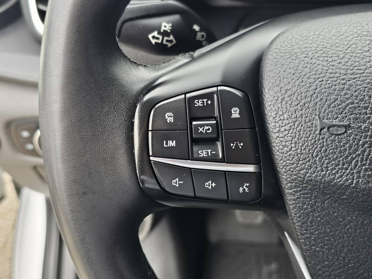 Ford Transit Ford Transit 310 2.0 TDCI L2H2 Trend Achteruitrijcamera | Betimmerde Laadruimte | Trekhaak | Airco | Navigatie | Adaptieve Cruise Control | Stoelverwarming etc.