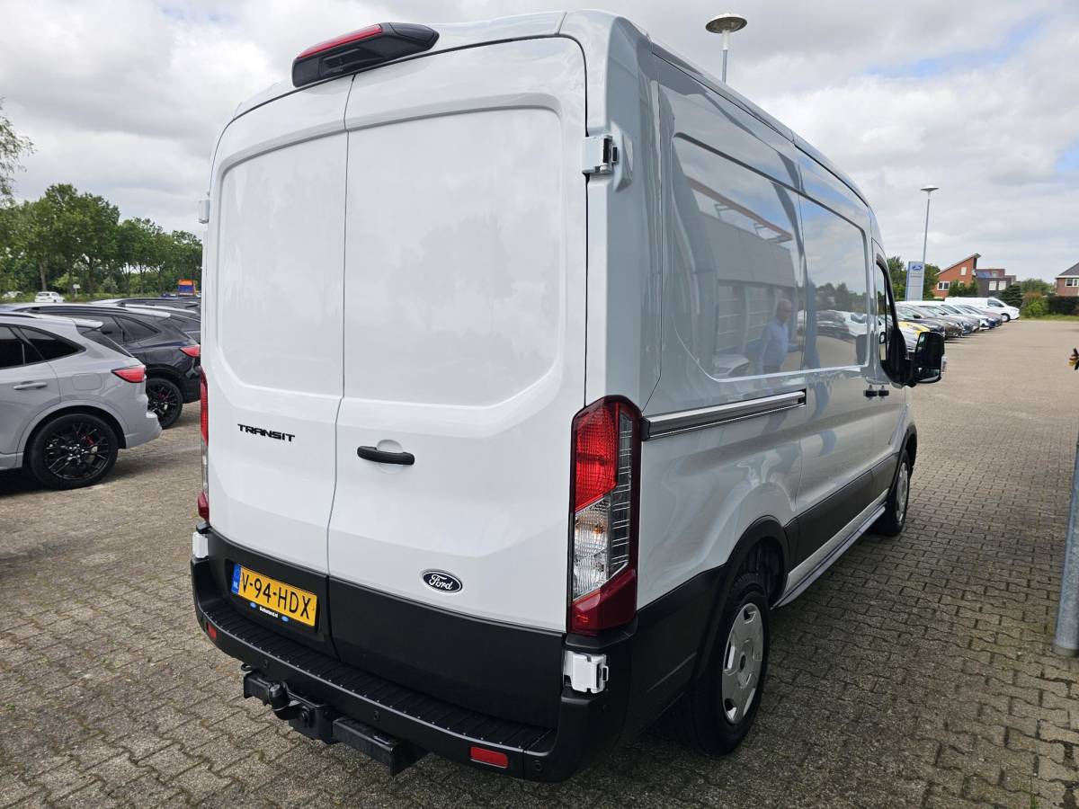 Ford Transit Ford Transit 310 2.0 TDCI L2H2 Trend Achteruitrijcamera | Betimmerde Laadruimte | Trekhaak | Airco | Navigatie | Adaptieve Cruise Control | Stoelverwarming etc.