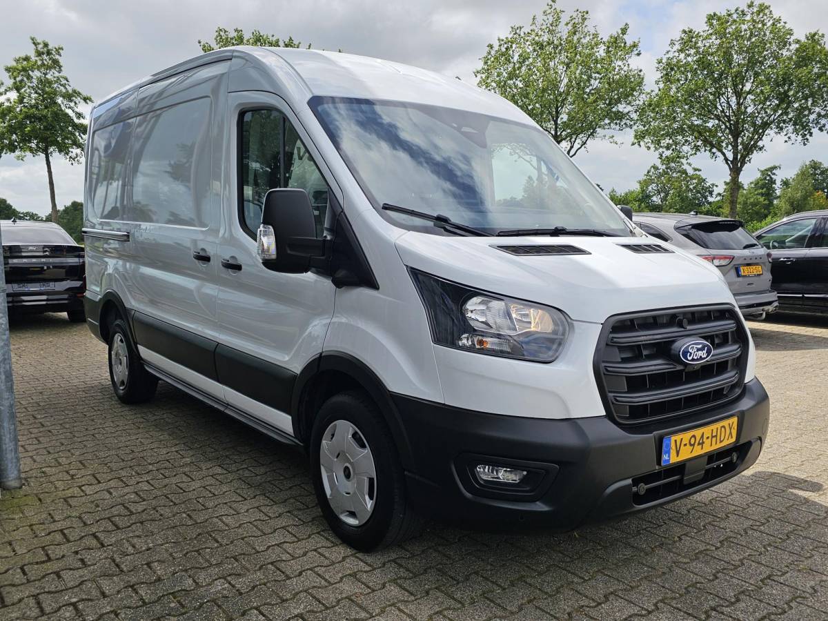 Ford Transit Ford Transit 310 2.0 TDCI L2H2 Trend Achteruitrijcamera | Betimmerde Laadruimte | Trekhaak | Airco | Navigatie | Adaptieve Cruise Control | Stoelverwarming etc.