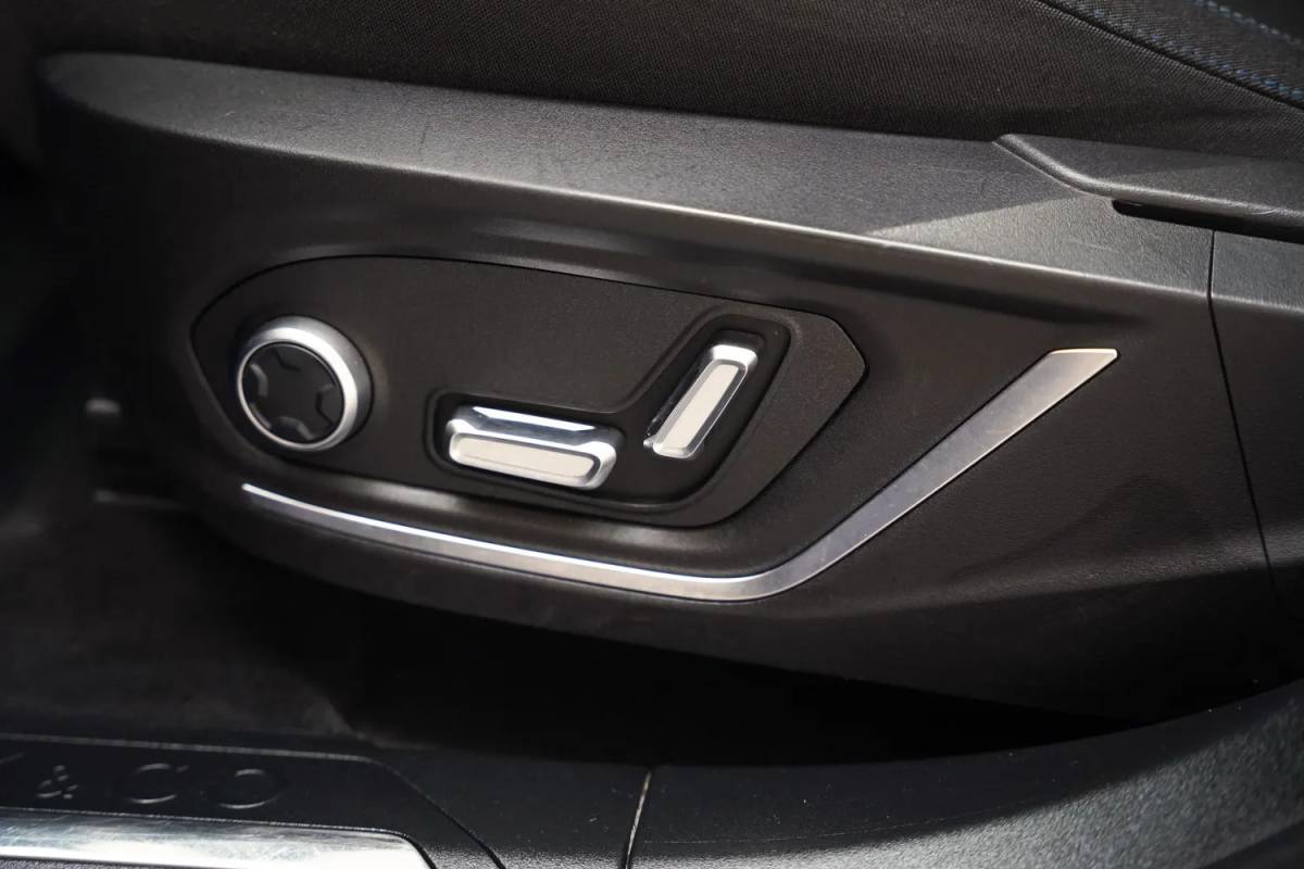 Lynk & Co 01 Lynk & Co 01 1.5 PHEV [ Panorama Navi 360°-Camera Keyless ]