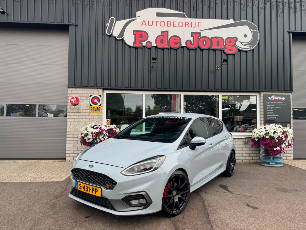 Ford Fiesta Ford Fiesta 1.5 ECOB. ST-3, Revo KW V3 Recaro Carplay Winterpack B&O Deurbeschermers