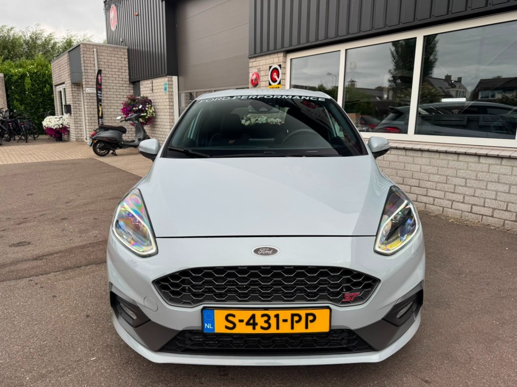 Ford Fiesta Ford Fiesta 1.5 ECOB. ST-3, Revo KW V3 Recaro Carplay Winterpack B&O Deurbeschermers