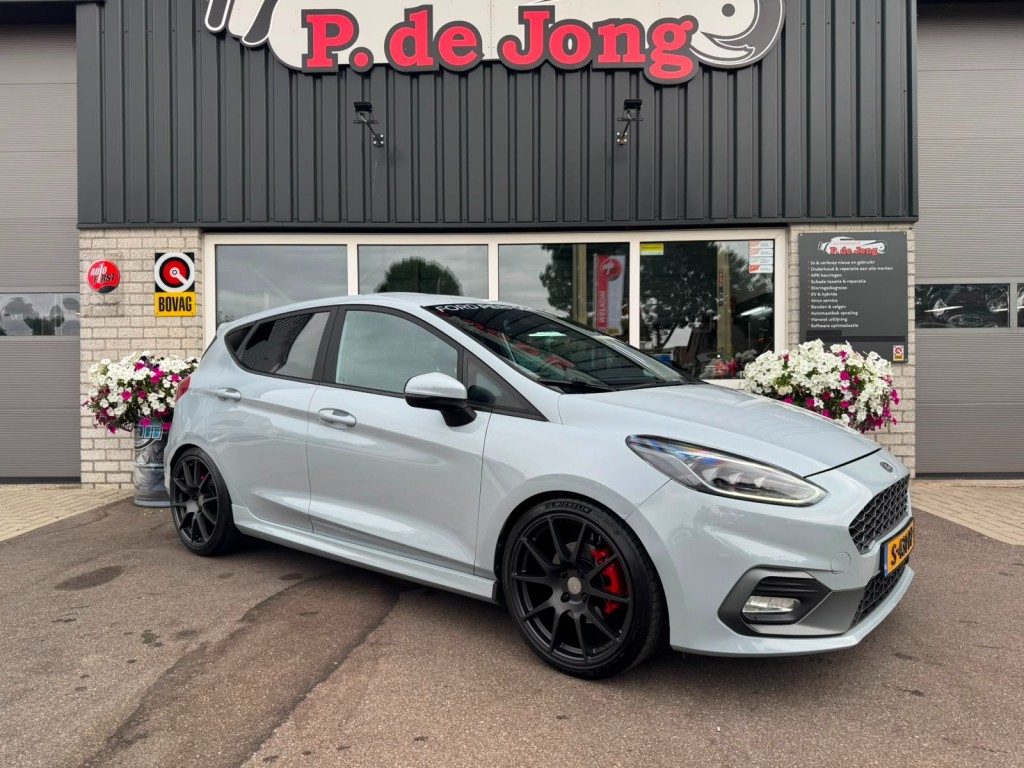 Ford Fiesta Ford Fiesta 1.5 ECOB. ST-3, Revo KW V3 Recaro Carplay Winterpack B&O Deurbeschermers