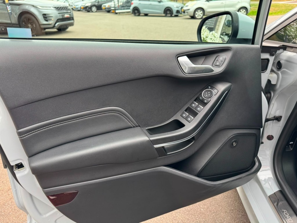 Ford Fiesta Ford Fiesta 1.5 ECOB. ST-3, Revo KW V3 Recaro Carplay Winterpack B&O Deurbeschermers