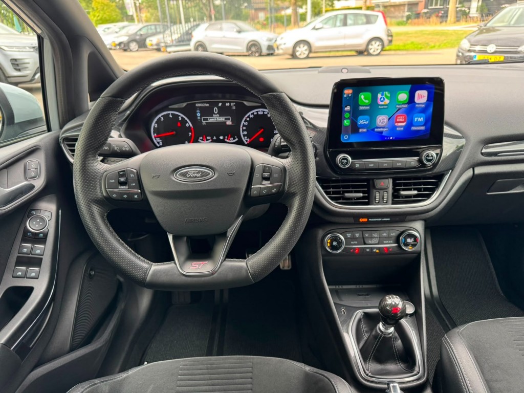 Ford Fiesta Ford Fiesta 1.5 ECOB. ST-3, Revo KW V3 Recaro Carplay Winterpack B&O Deurbeschermers