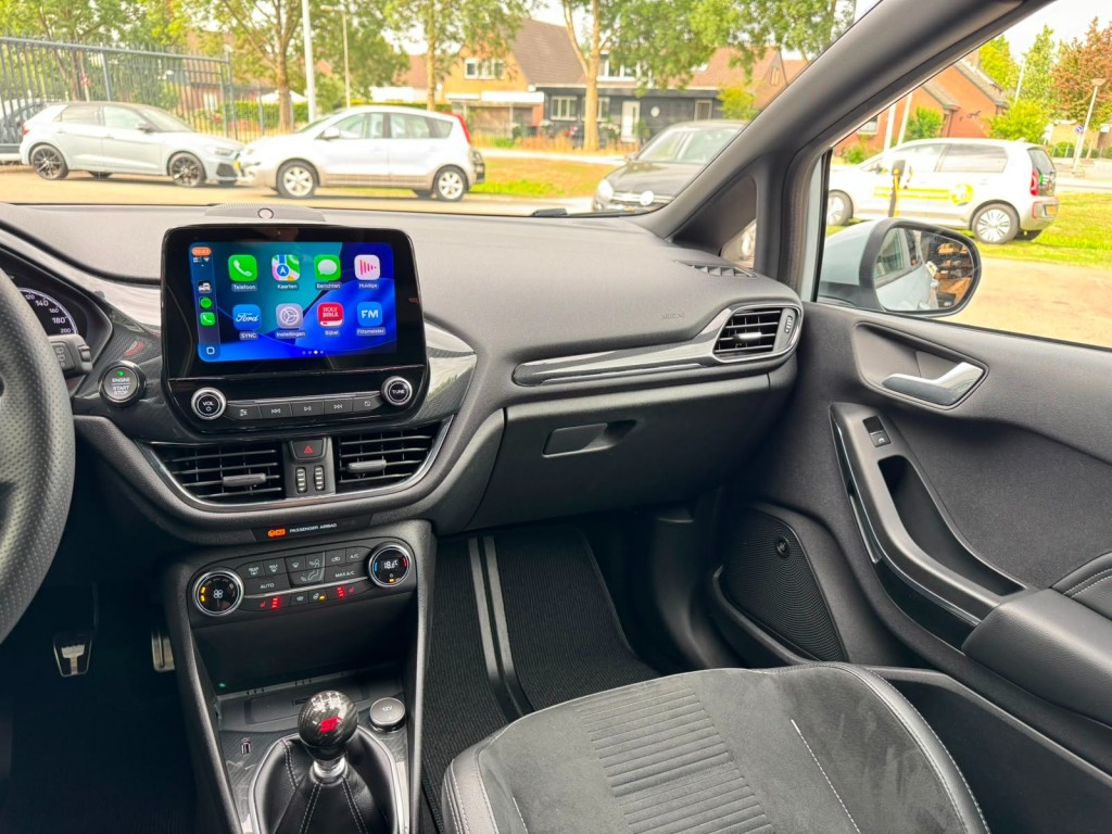Ford Fiesta Ford Fiesta 1.5 ECOB. ST-3, Revo KW V3 Recaro Carplay Winterpack B&O Deurbeschermers