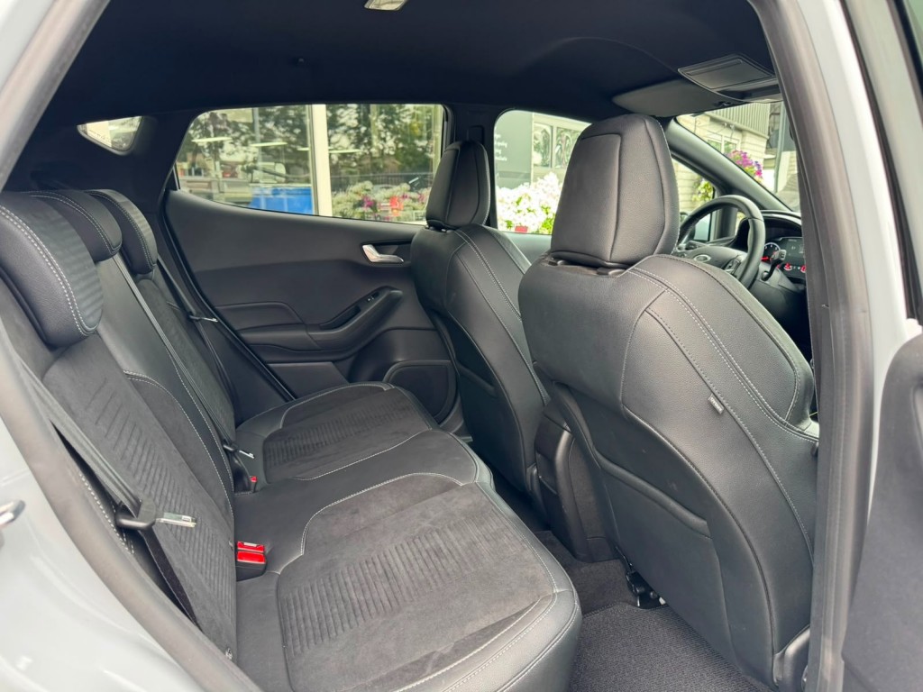 Ford Fiesta Ford Fiesta 1.5 ECOB. ST-3, Revo KW V3 Recaro Carplay Winterpack B&O Deurbeschermers
