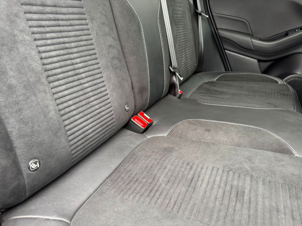 Ford Fiesta Ford Fiesta 1.5 ECOB. ST-3, Revo KW V3 Recaro Carplay Winterpack B&O Deurbeschermers