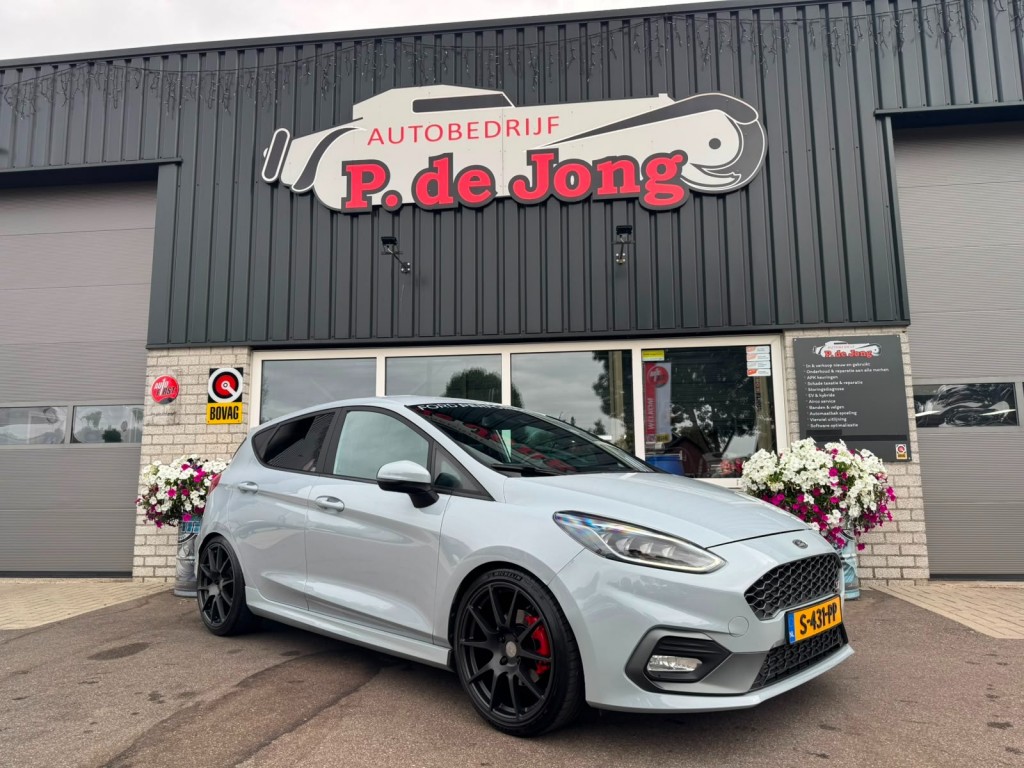 Ford Fiesta Ford Fiesta 1.5 ECOB. ST-3, Revo KW V3 Recaro Carplay Winterpack B&O Deurbeschermers