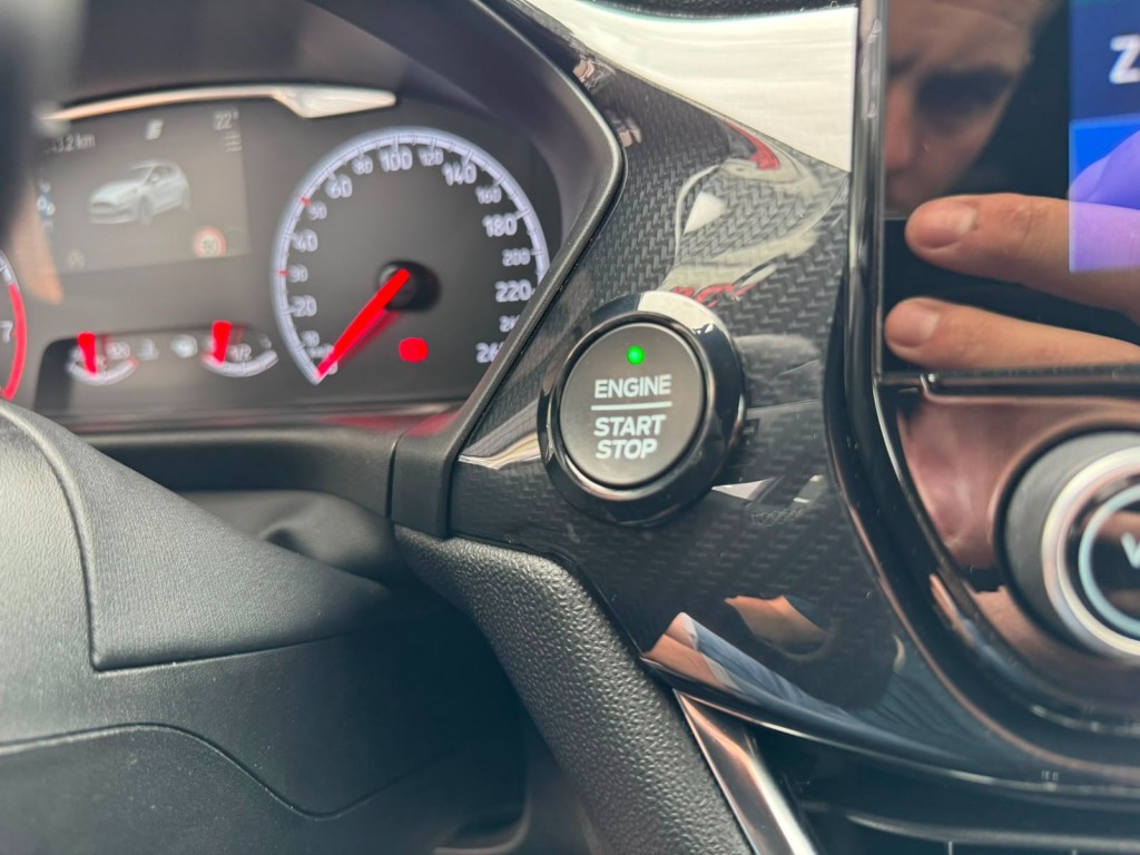 Ford Fiesta Ford Fiesta 1.5 ECOB. ST-3, Revo KW V3 Recaro Carplay Winterpack B&O Deurbeschermers