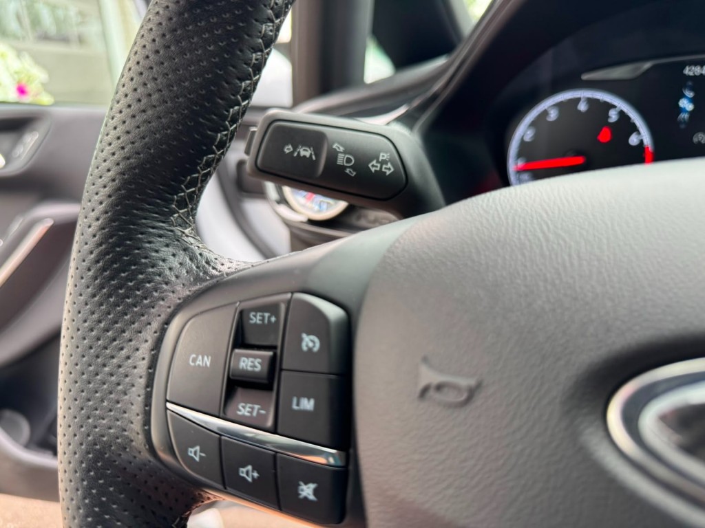 Ford Fiesta Ford Fiesta 1.5 ECOB. ST-3, Revo KW V3 Recaro Carplay Winterpack B&O Deurbeschermers