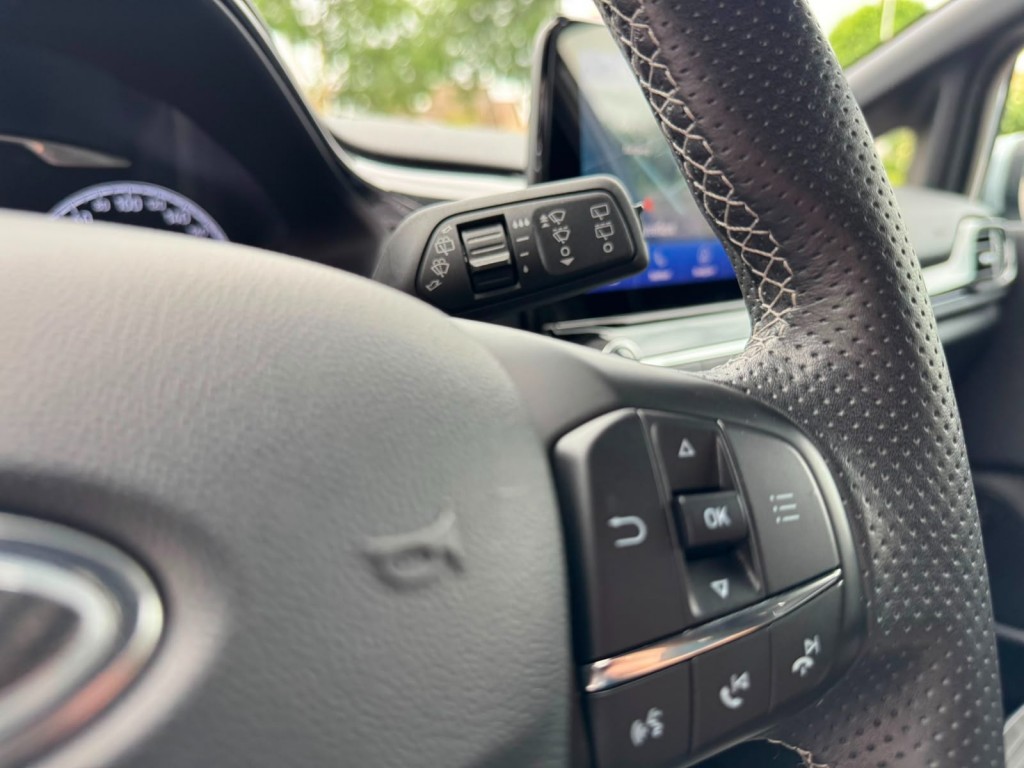 Ford Fiesta Ford Fiesta 1.5 ECOB. ST-3, Revo KW V3 Recaro Carplay Winterpack B&O Deurbeschermers