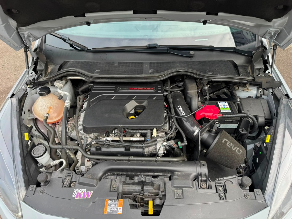 Ford Fiesta Ford Fiesta 1.5 ECOB. ST-3, Revo KW V3 Recaro Carplay Winterpack B&O Deurbeschermers
