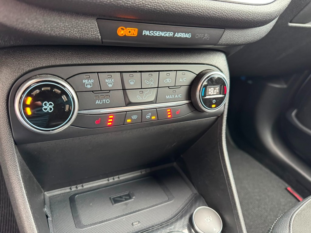 Ford Fiesta Ford Fiesta 1.5 ECOB. ST-3, Revo KW V3 Recaro Carplay Winterpack B&O Deurbeschermers