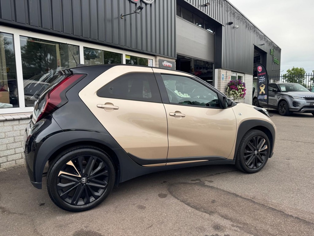 Toyota Aygo Toyota Aygo X 1.0 VVT-I S-CVT ENVY TwoTone Carplay Camera PDC ACC Stoelverwarming!