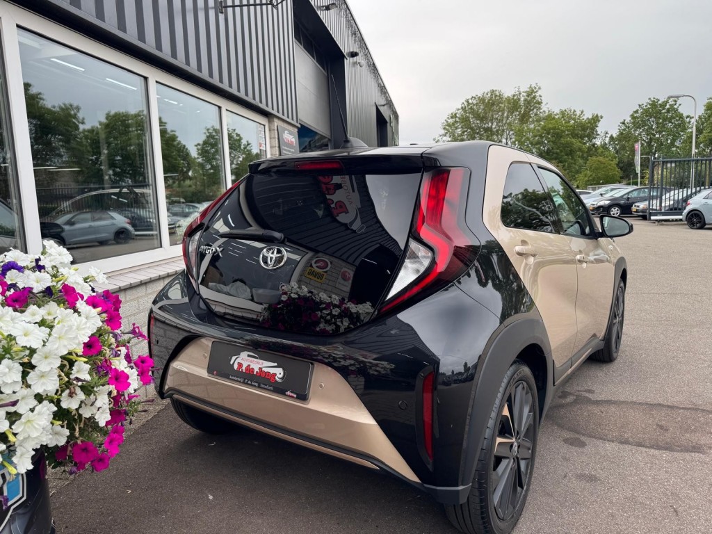 Toyota Aygo Toyota Aygo X 1.0 VVT-I S-CVT ENVY TwoTone Carplay Camera PDC ACC Stoelverwarming!