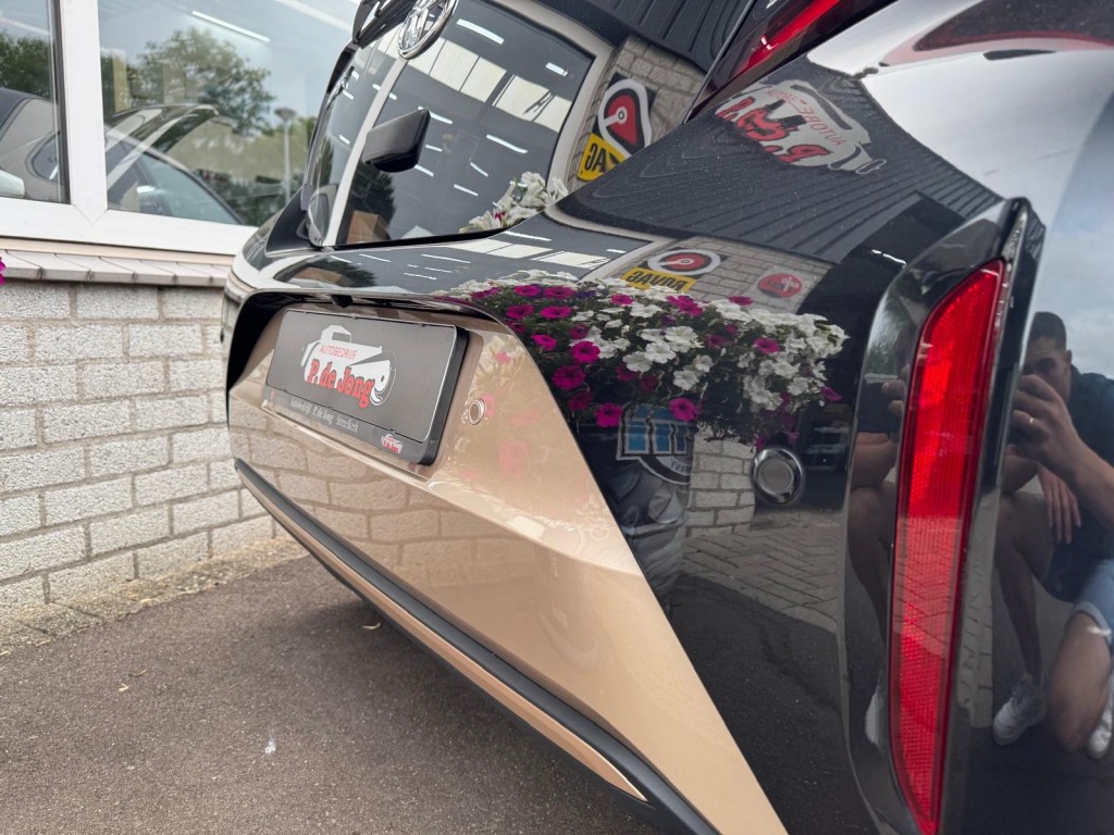 Toyota Aygo Toyota Aygo X 1.0 VVT-I S-CVT ENVY TwoTone Carplay Camera PDC ACC Stoelverwarming!