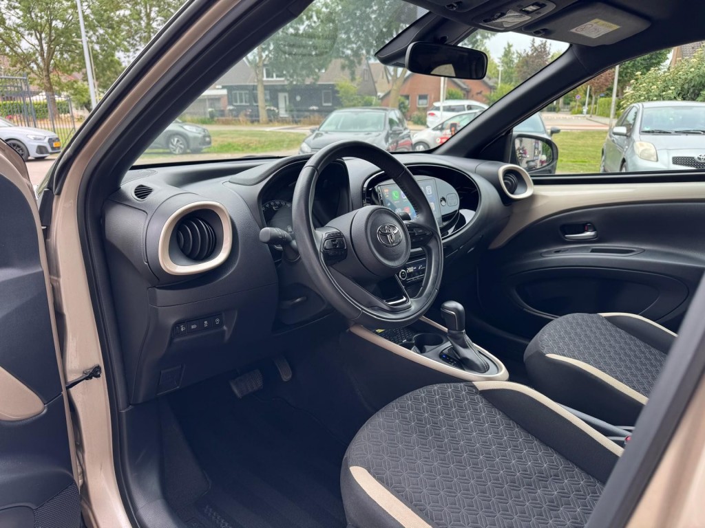 Toyota Aygo Toyota Aygo X 1.0 VVT-I S-CVT ENVY TwoTone Carplay Camera PDC ACC Stoelverwarming!
