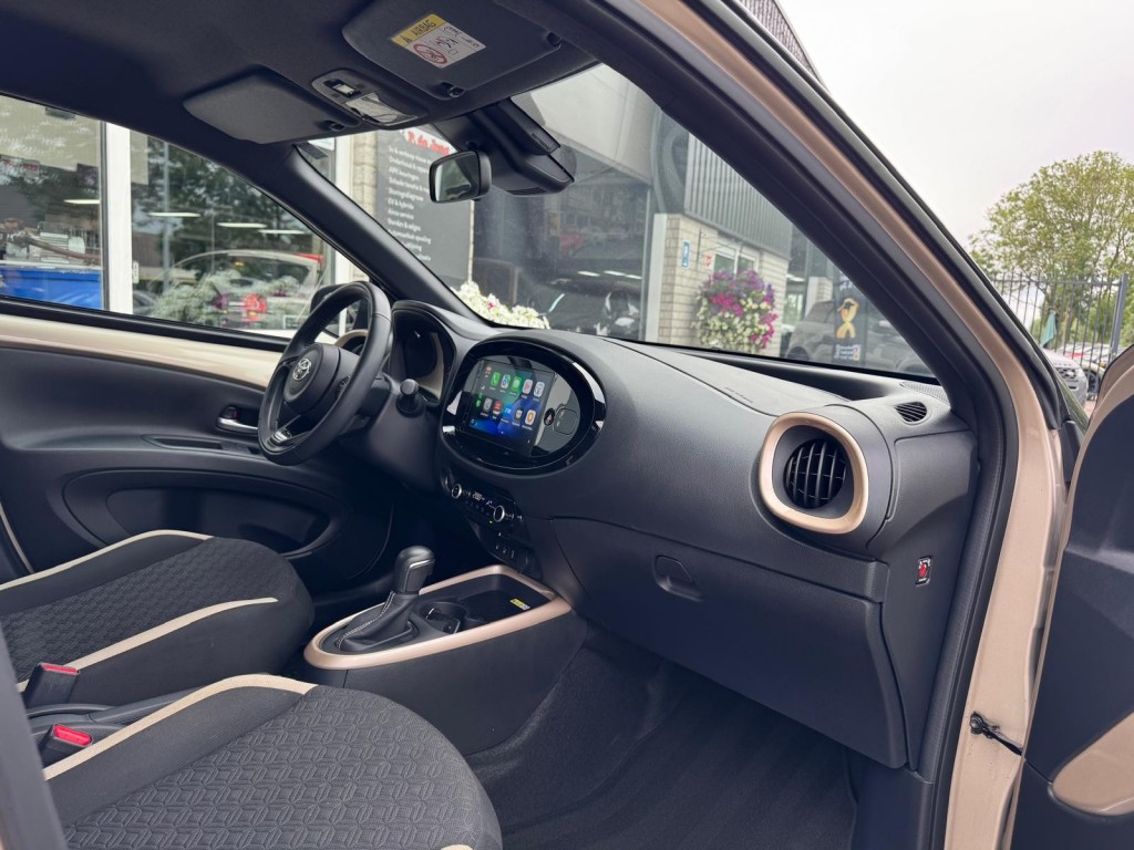 Toyota Aygo Toyota Aygo X 1.0 VVT-I S-CVT ENVY TwoTone Carplay Camera PDC ACC Stoelverwarming!