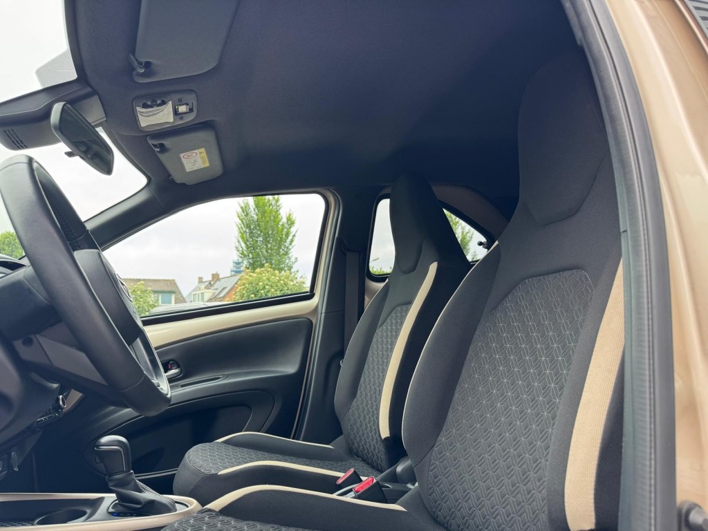Toyota Aygo Toyota Aygo X 1.0 VVT-I S-CVT ENVY TwoTone Carplay Camera PDC ACC Stoelverwarming!