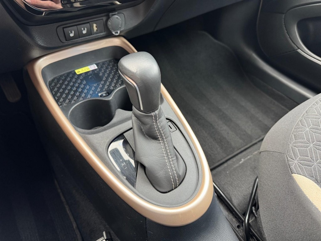 Toyota Aygo Toyota Aygo X 1.0 VVT-I S-CVT ENVY TwoTone Carplay Camera PDC ACC Stoelverwarming!