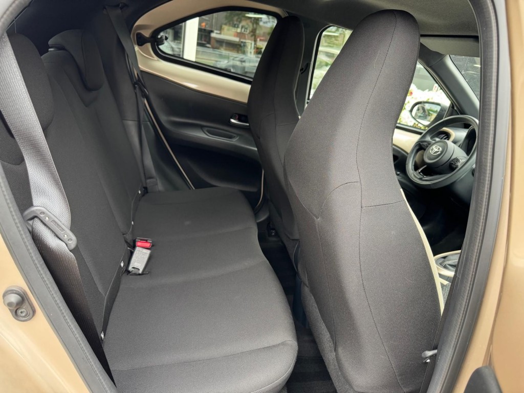 Toyota Aygo Toyota Aygo X 1.0 VVT-I S-CVT ENVY TwoTone Carplay Camera PDC ACC Stoelverwarming!