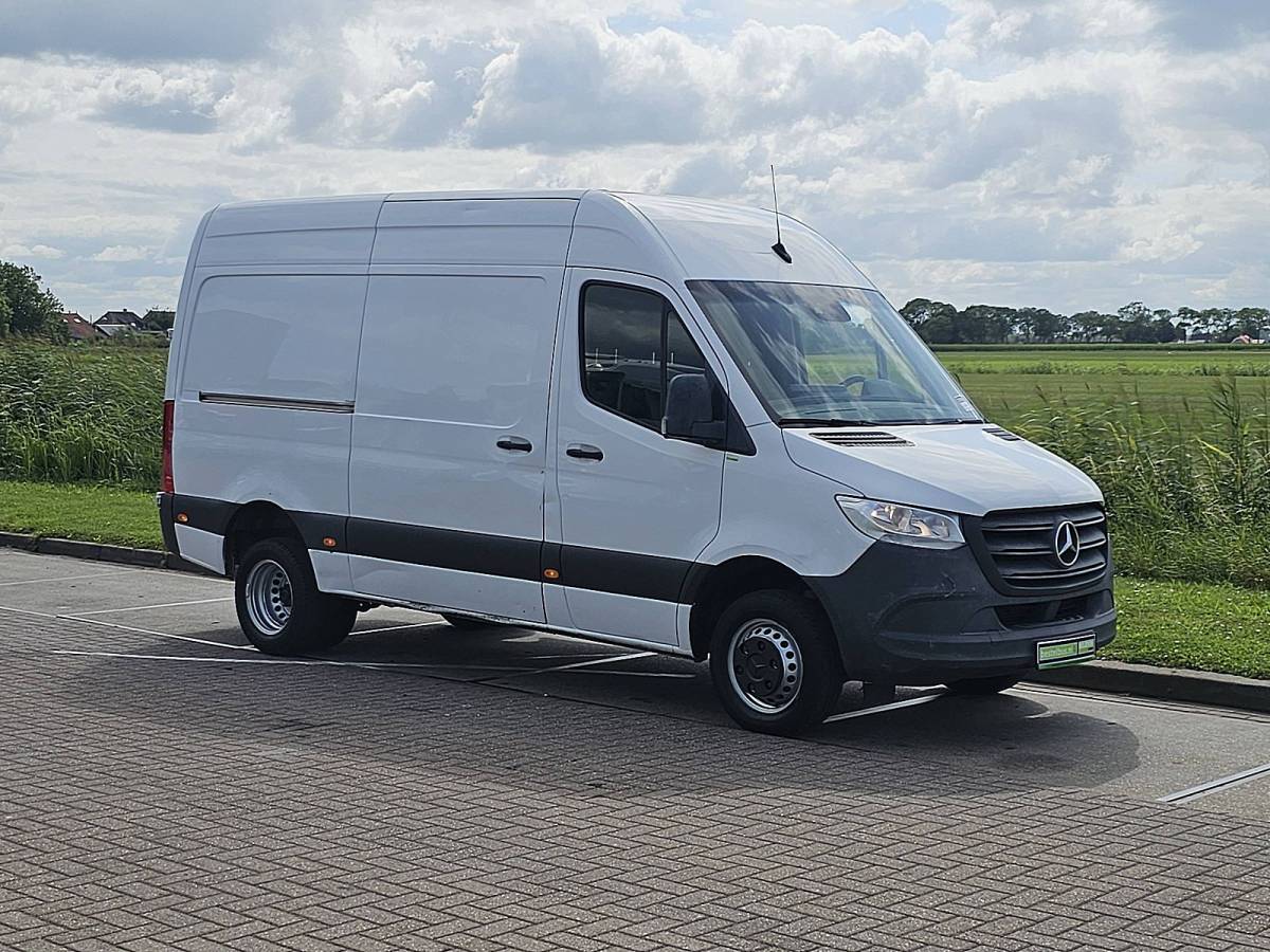 Mercedes-Benz Sprinter MERCEDES-BENZ SPRINTER 516 l2h2 dubbellucht n1!