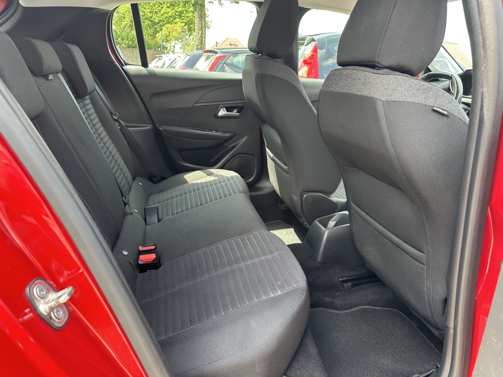 Peugeot 208 Peugeot 208 1.2  Active Pack 100 PK  |  Nieuwe Distributieriem | CarPlay | Navi |