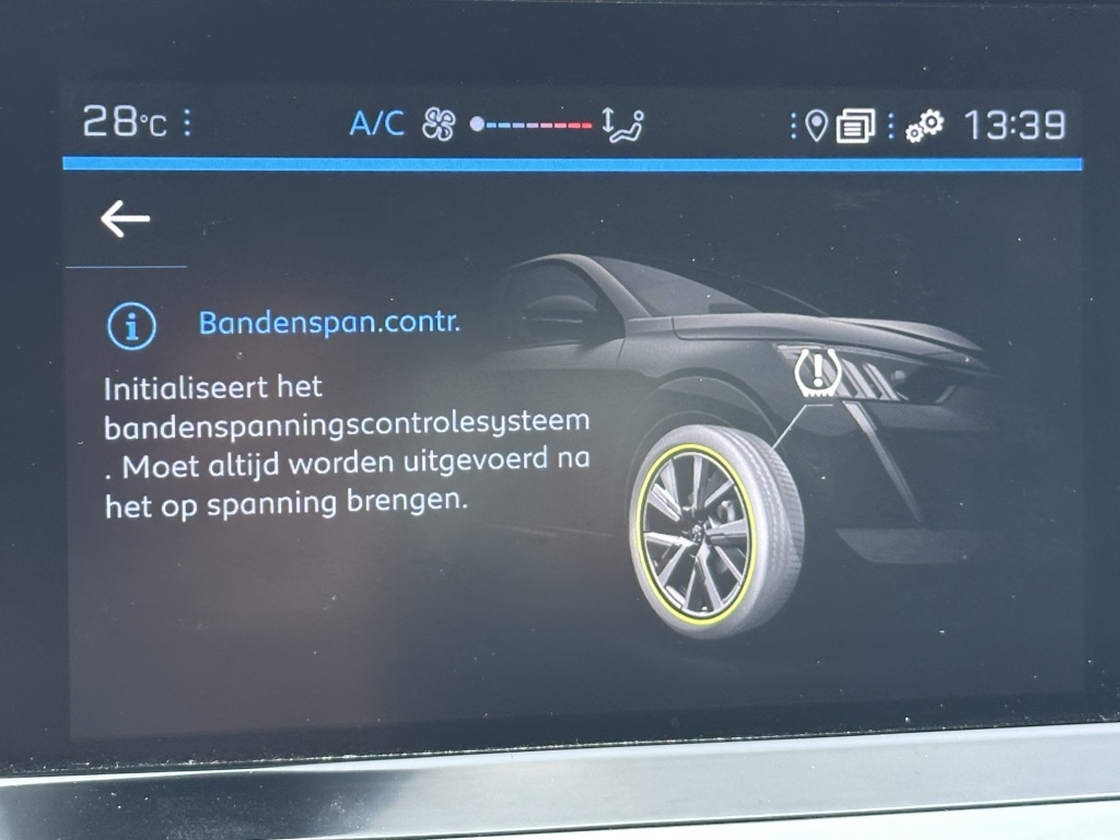 Peugeot 208 Peugeot 208 1.2  Active Pack 100 PK  |  Nieuwe Distributieriem | CarPlay | Navi |