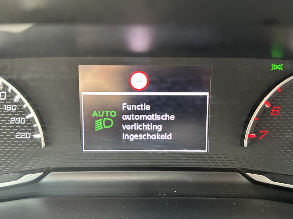 Peugeot 208 Peugeot 208 1.2  Active Pack 100 PK  |  Nieuwe Distributieriem | CarPlay | Navi |