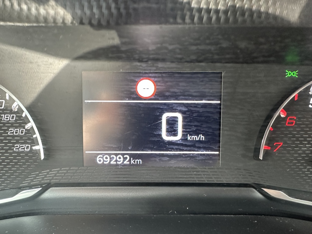 Peugeot 208 Peugeot 208 1.2  Active Pack 100 PK  |  Nieuwe Distributieriem | CarPlay | Navi |