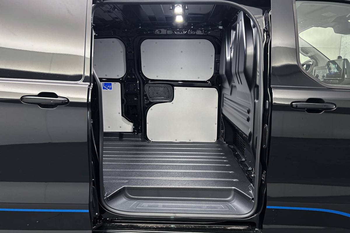 Ford  Ford E-Custom 340 L2 Raptor Sport Edition 71KWh | Lederen bekleding | 2x schuifdeur | 3-zitplaatsen | Stoelverwarming