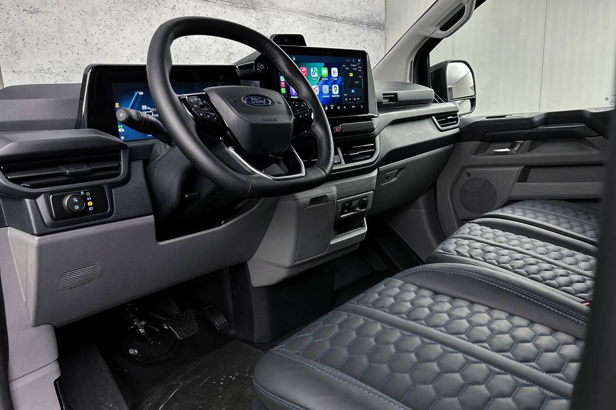 Ford  Ford E-Custom 340 L2 Raptor Sport Edition 71KWh | Lederen bekleding | 2x schuifdeur | 3-zitplaatsen | Stoelverwarming