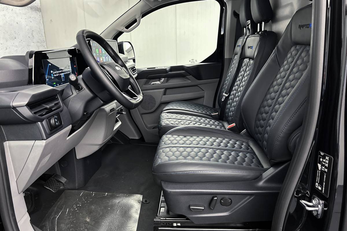 Ford  Ford E-Custom 340 L2 Raptor Sport Edition 71KWh | Lederen bekleding | 2x schuifdeur | 3-zitplaatsen | Stoelverwarming
